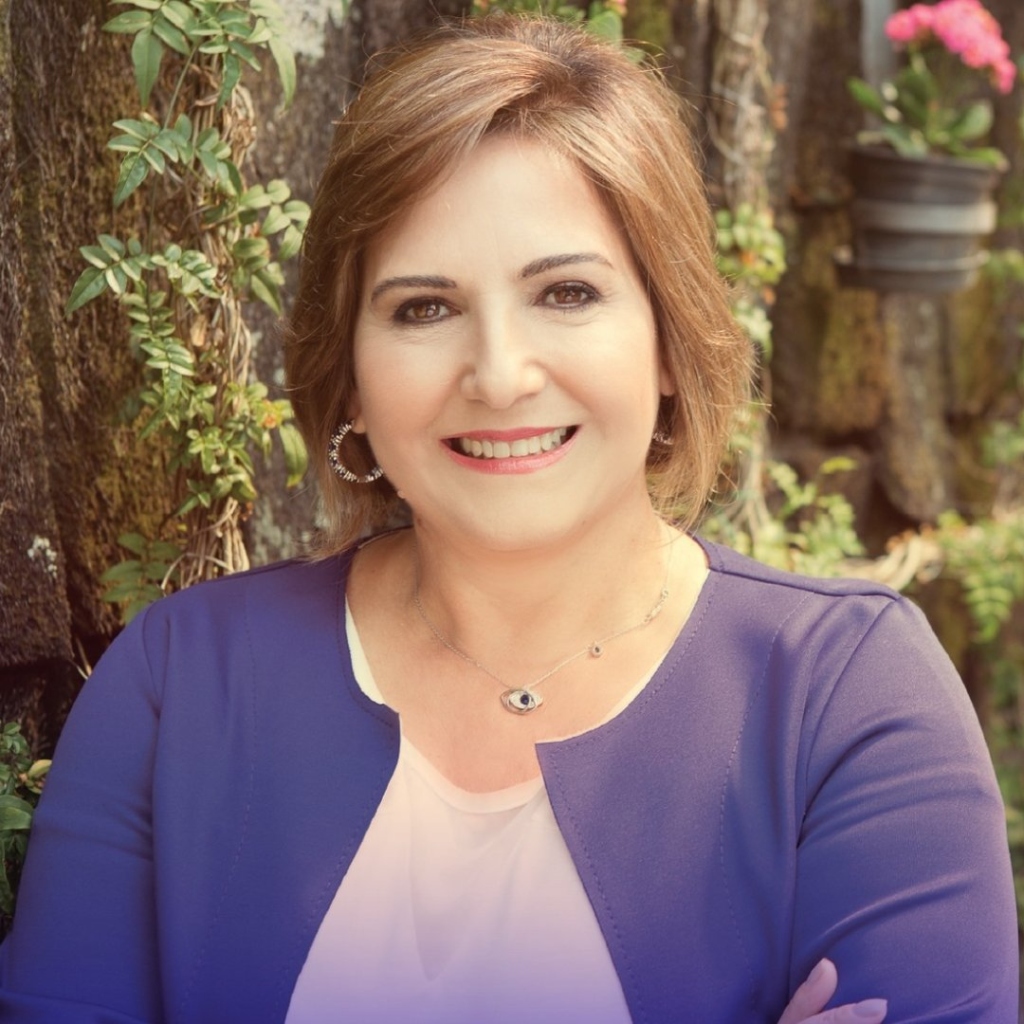 Retrato oficial de Jucelia F. Zacachuka, terapeuta integrativa